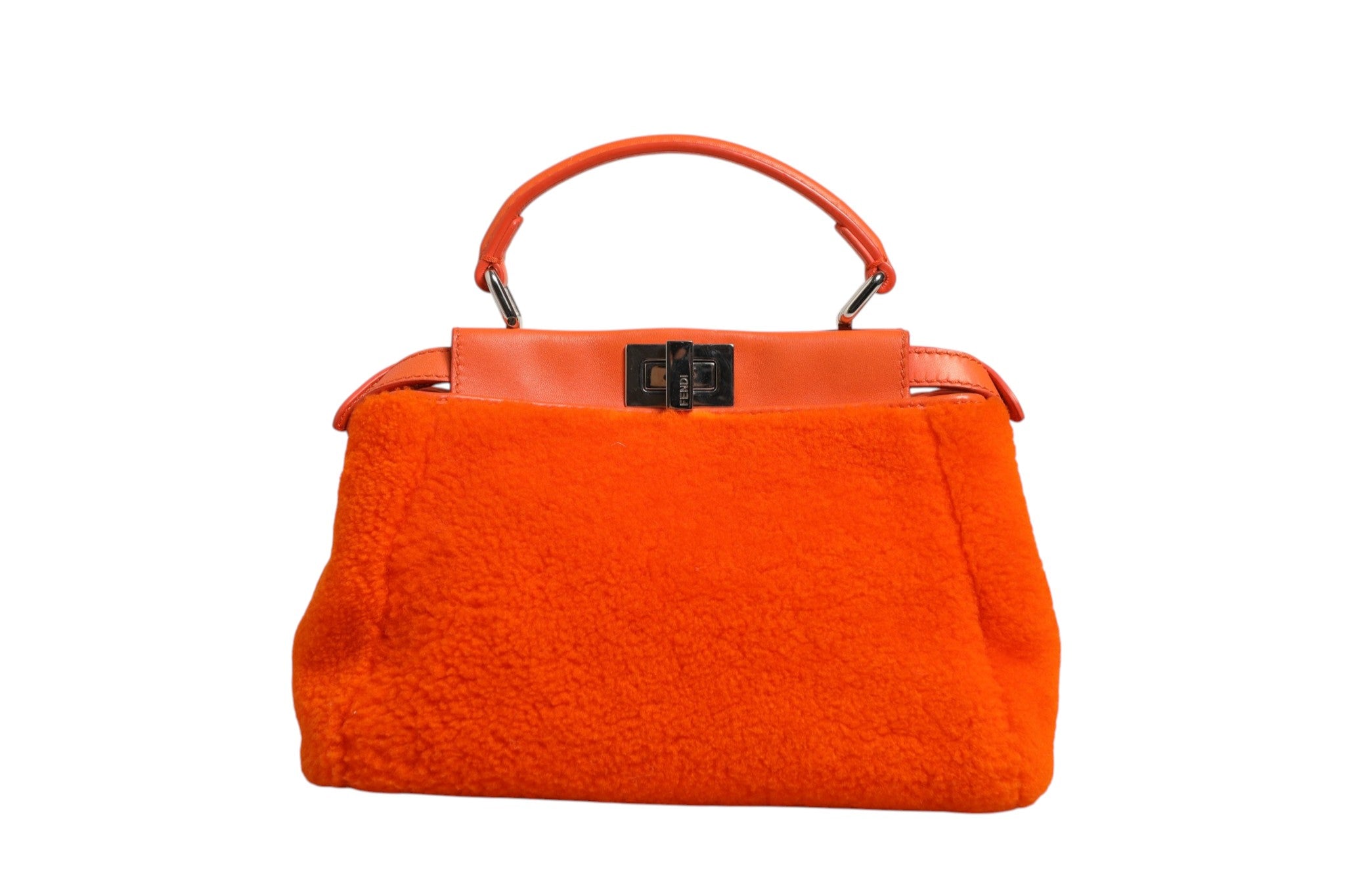 Fendi Mini Peekaboo Henkeltasche aus orangefarbenem Leder und Shearling
