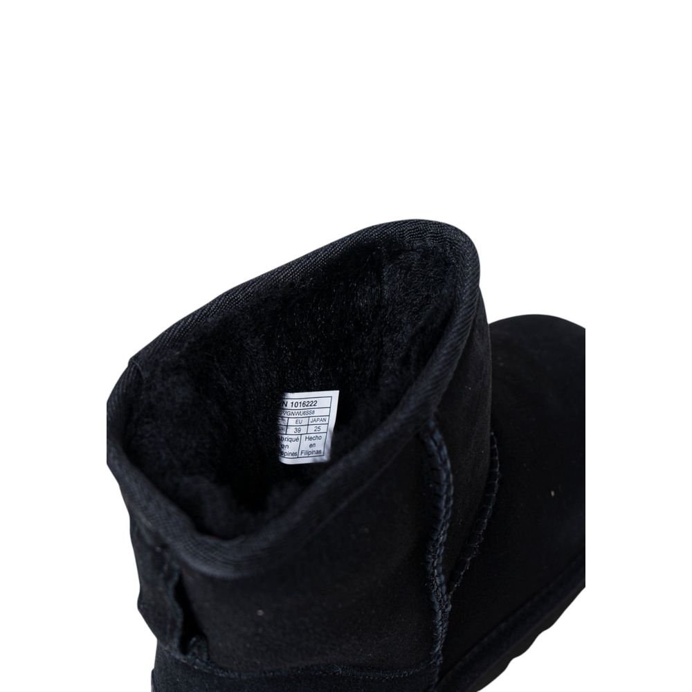 Schwarze Stiefeletten aus Glatt- und Wildleder mit Lammfellsohle