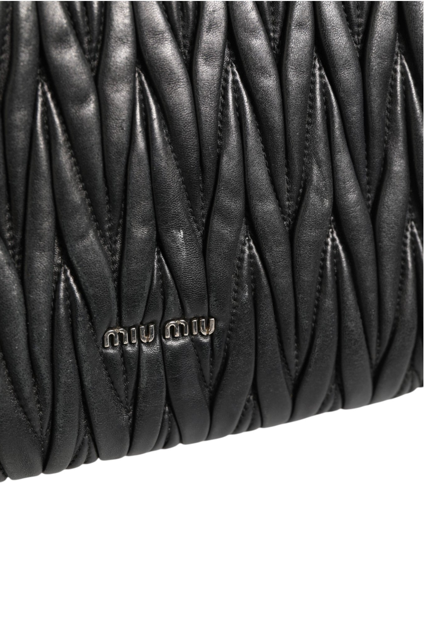 Miu Miu Confidential Schultertasche aus Matelassé-Leder mit Überschlag