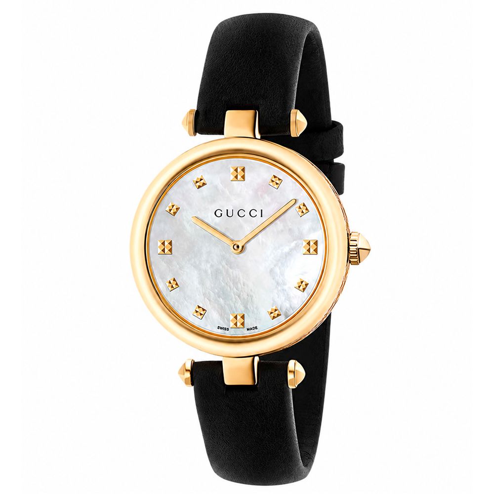 Schwarze Leder-Armbanduhr mit goldenem Gehäuse