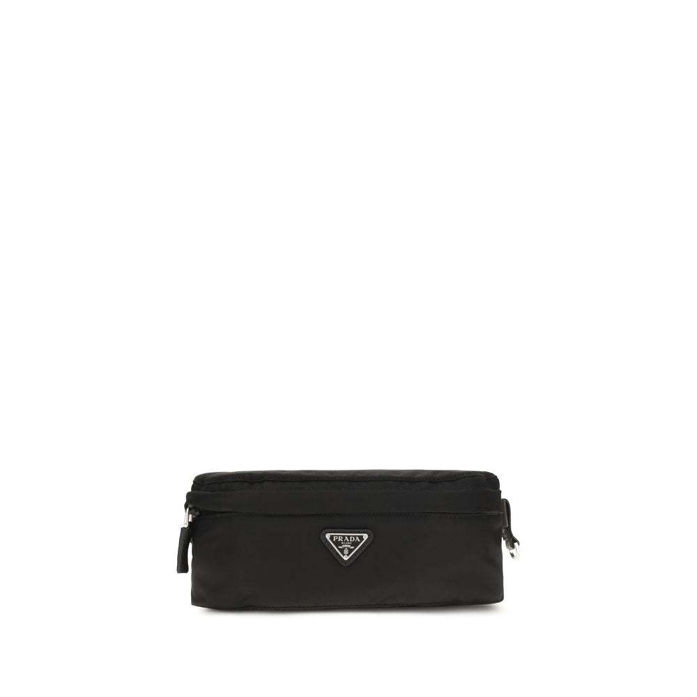 Schwarze synthetische Clutch mit Logoplakette