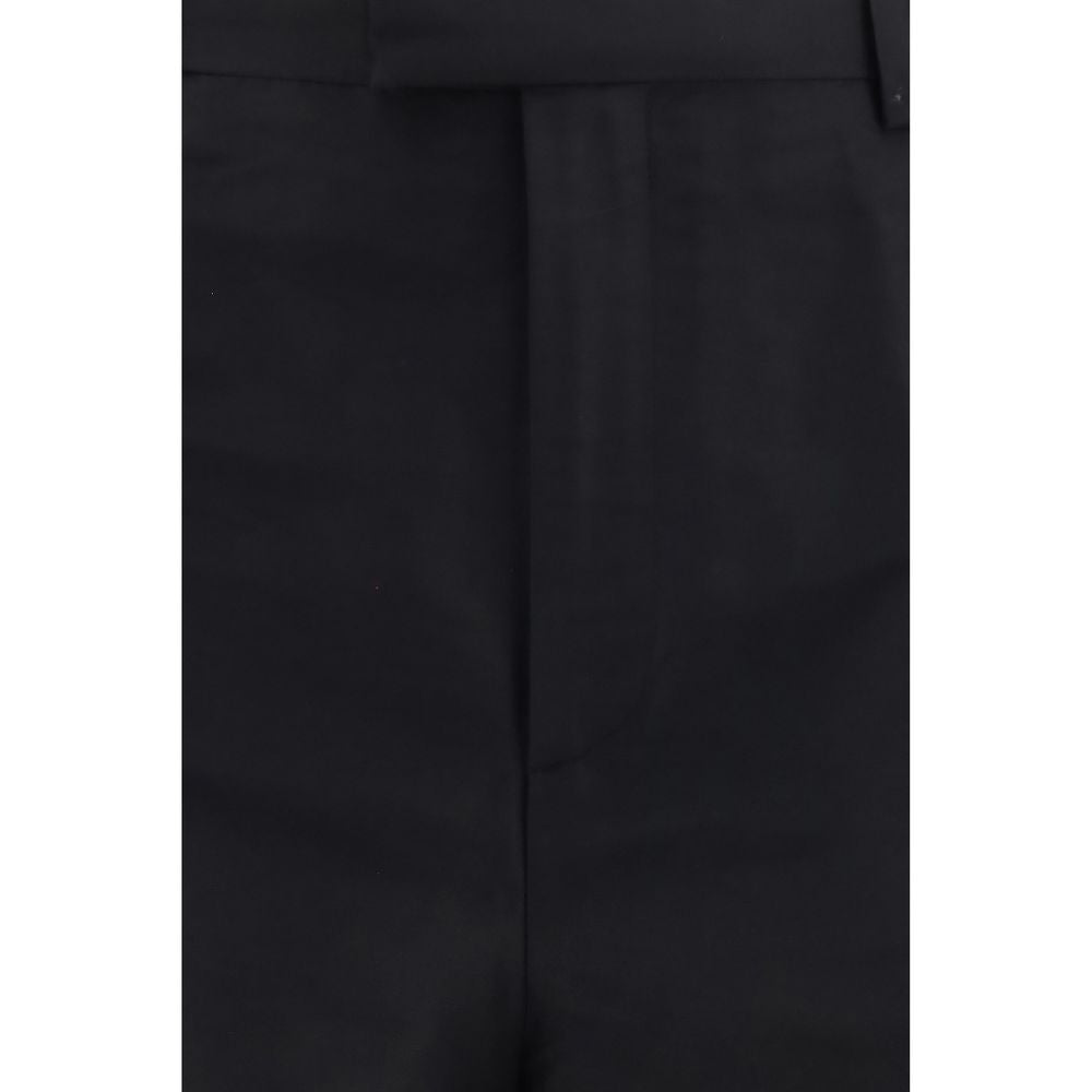 Schwarze Seidenhose mit figurbetontem Schnitt