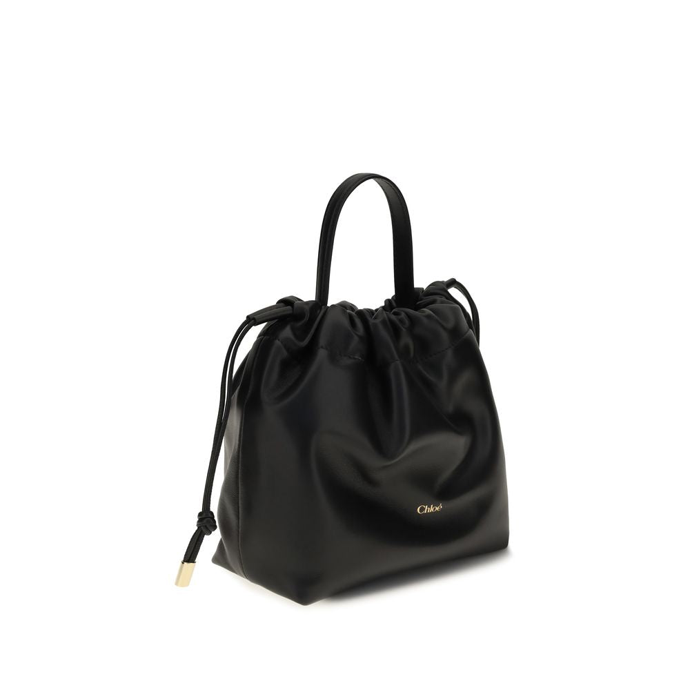 Schultertasche aus schwarzem Lammleder mit Kette