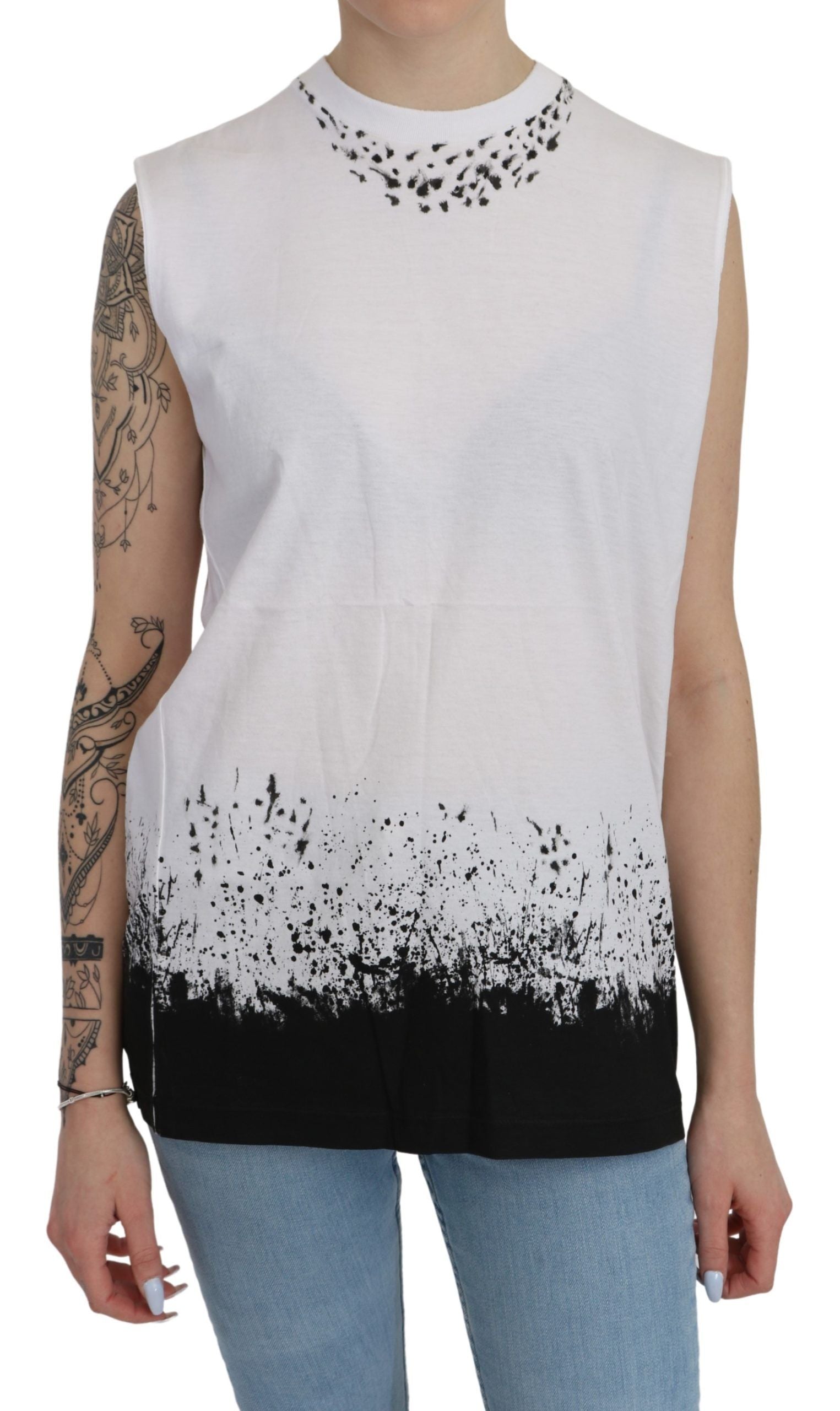 White Sleeveless T-shirt Tank Cotton TopDSQUARED2 Gorgeous brand new with tags, 100% Authentic DSQUARED2 Tops. Color: White and black Model: Sleeveless Crew Neck Tops Logo details Material: 100% CottonWhite Sleeveless T-shirt Tank Cotton Top${tagsDsquared
