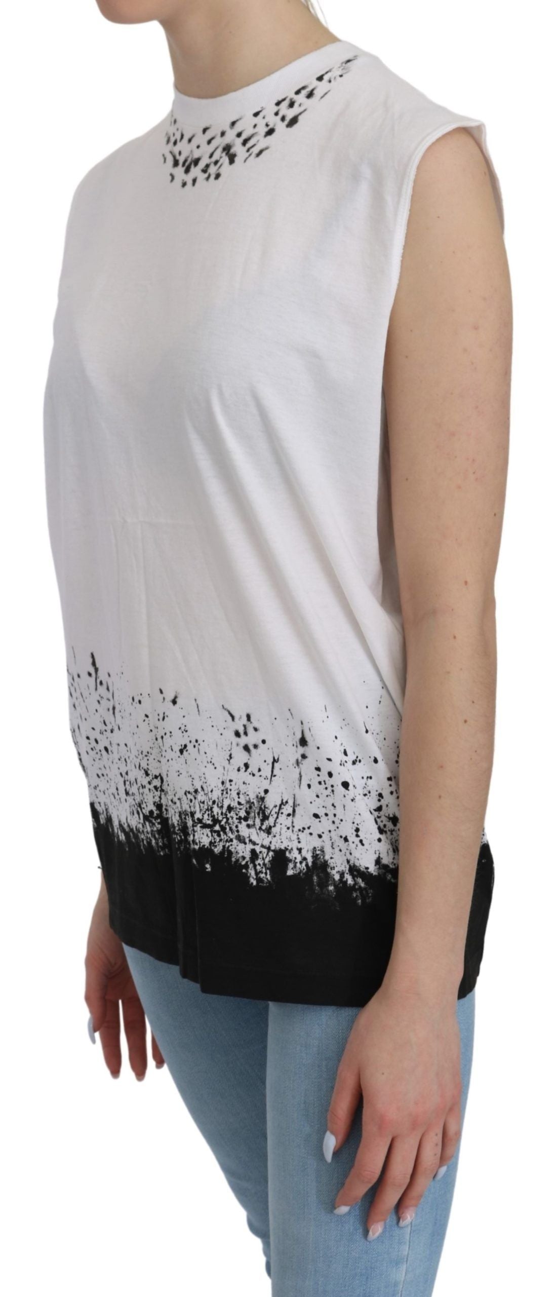 White Sleeveless T-shirt Tank Cotton TopDSQUARED2 Gorgeous brand new with tags, 100% Authentic DSQUARED2 Tops. Color: White and black Model: Sleeveless Crew Neck Tops Logo details Material: 100% CottonWhite Sleeveless T-shirt Tank Cotton Top${tagsDsquared