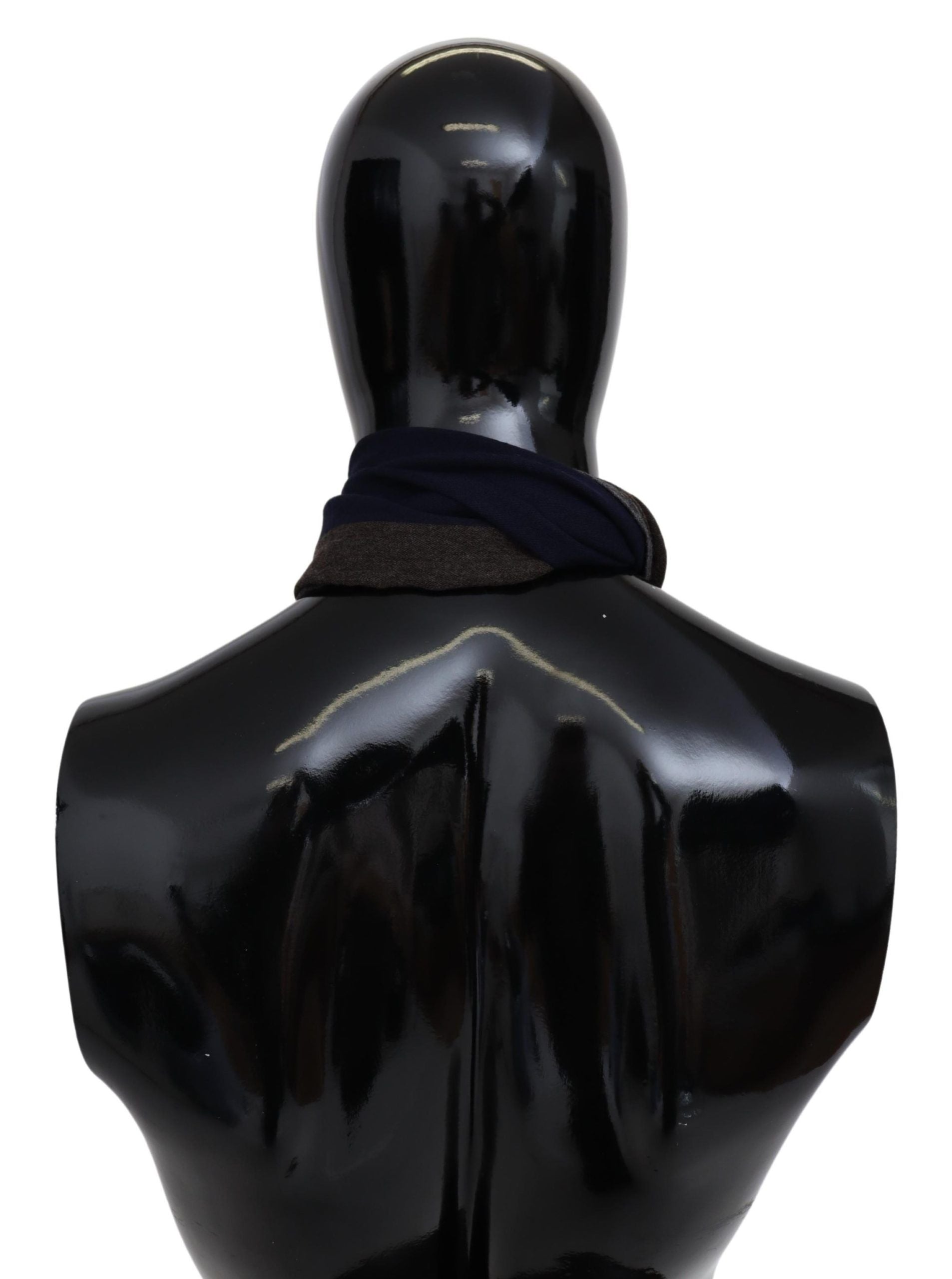 Multicolor Striped Wool Unisex Wrap Fringes ScarfMISSONI Gorgeous brand new with tags, 100% Authentic Missoni wool scarf with stripes pattern and brand logo embroidery. Material: 100% Wool Color: Multicolor Gender: Unisex Fringes Logo details Made in Ital