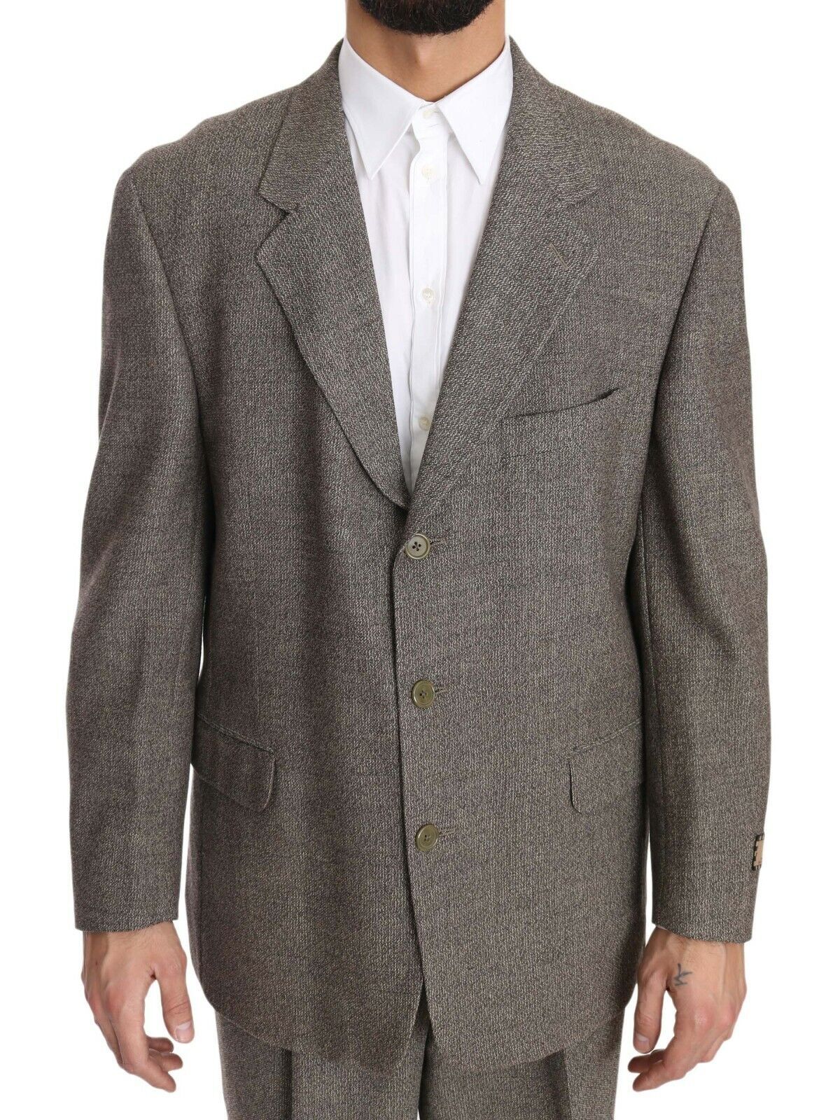 Brown Wool Regular Single Breasted SuitFENDI Absolutely stunning, 100% Authentic, brand new with tags FENDI Suit. Color: Light brown Style: Single breasted suit; includes blazer and pants Closure: Three button closure Fitting: Regular Fit Two inside pocke