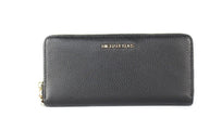 Jet Set Travel Large Black Pebble Leather Continental Wrist WalletStyle: Michael Kors Jet Set Travel Large Continental Clutch Wristlet Wallet (Black/Gold Hardware) Material: Pebble Leather Features: Michael Kors Front Logo Plate, 5.5″ Detachable Wristlet