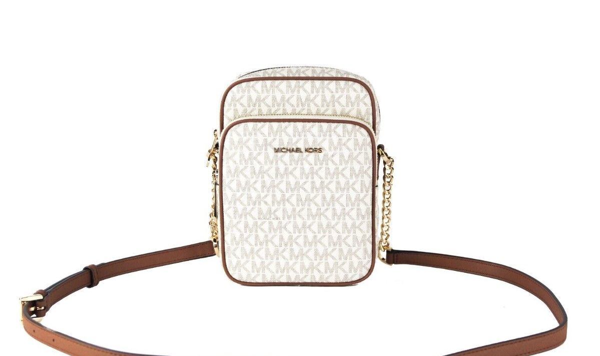 Jet Set Medium Vanilla PVC North South Chain Crossbody HandbagStyle: Michael Kors Jet Set Travel Medium North South Chain Crossbody Bag (Vanilla Signature) Material: Signature PVC with Crossgrain Leather Trim Features: Adjustable Chain Accented Crossbody