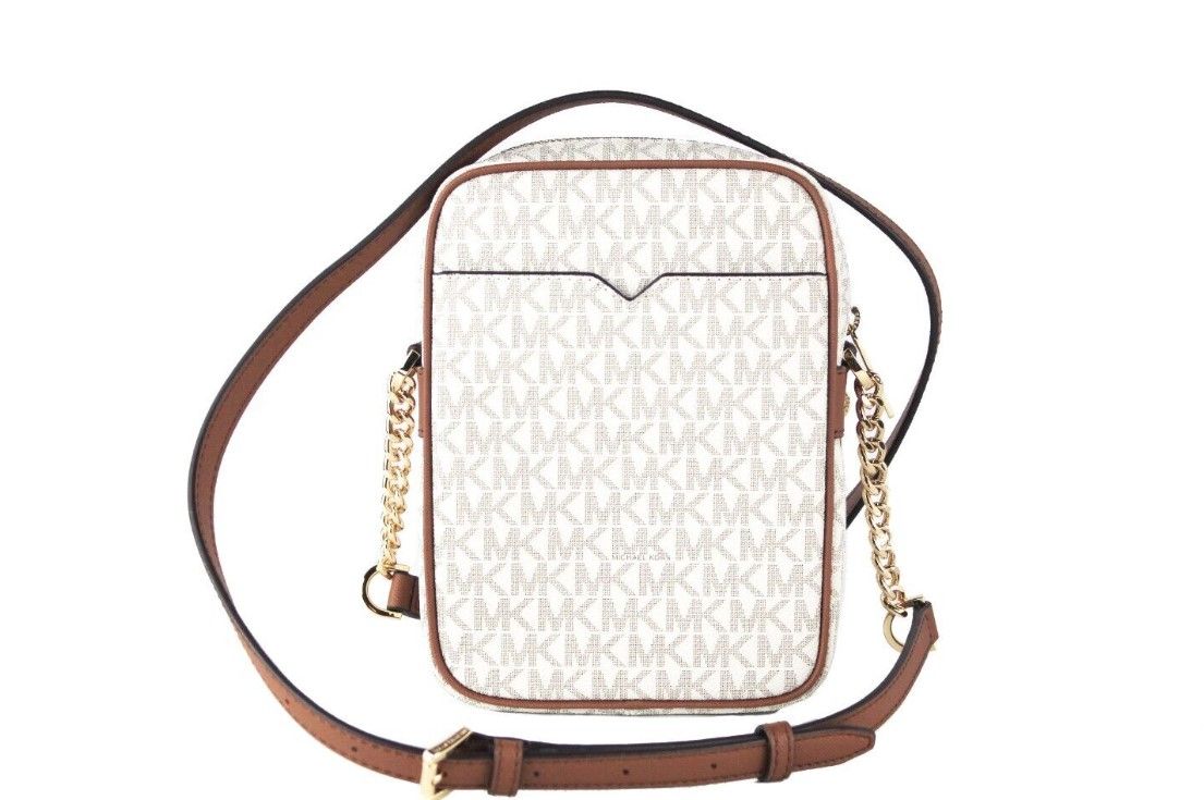 Jet Set Medium Vanilla PVC North South Chain Crossbody HandbagStyle: Michael Kors Jet Set Travel Medium North South Chain Crossbody Bag (Vanilla Signature) Material: Signature PVC with Crossgrain Leather Trim Features: Adjustable Chain Accented Crossbody