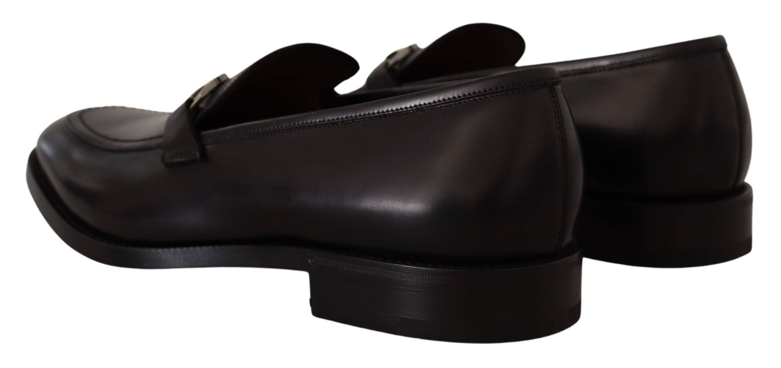 Suave Black Leather Gancio Bit LoafersStep into sophistication with our exquisite Salvatore Ferragamo loafers, the epitome of luxury for the discerning gentleman. Crafted with the highest attention to detail, these formal shoes are more than just footwear