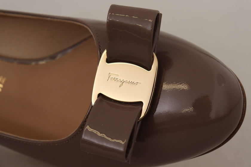Elegant Caraway Brown Pumps with Vara BowDiscover the epitome of sophistication with these beautiful Caraway Brown pumps from the iconic Salvatore Ferragamo. Perfect for adding a touch of elegance to any formal outfit or elevating your day-to-day style, t