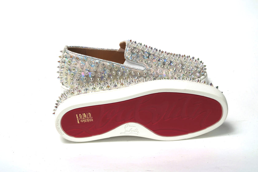 White Ab/Clear Ab Roller Boat Woman Flat SneakerChristian Louboutin Color : White Ab/Clear Ab Product Style : Slip on Sneaker Material: Embellished Leather Sneaker With Spike Clear Crystals Roller Boat Woman Flat Calf Lame Leosyaar/Nappa/Mic Slip on Sneak