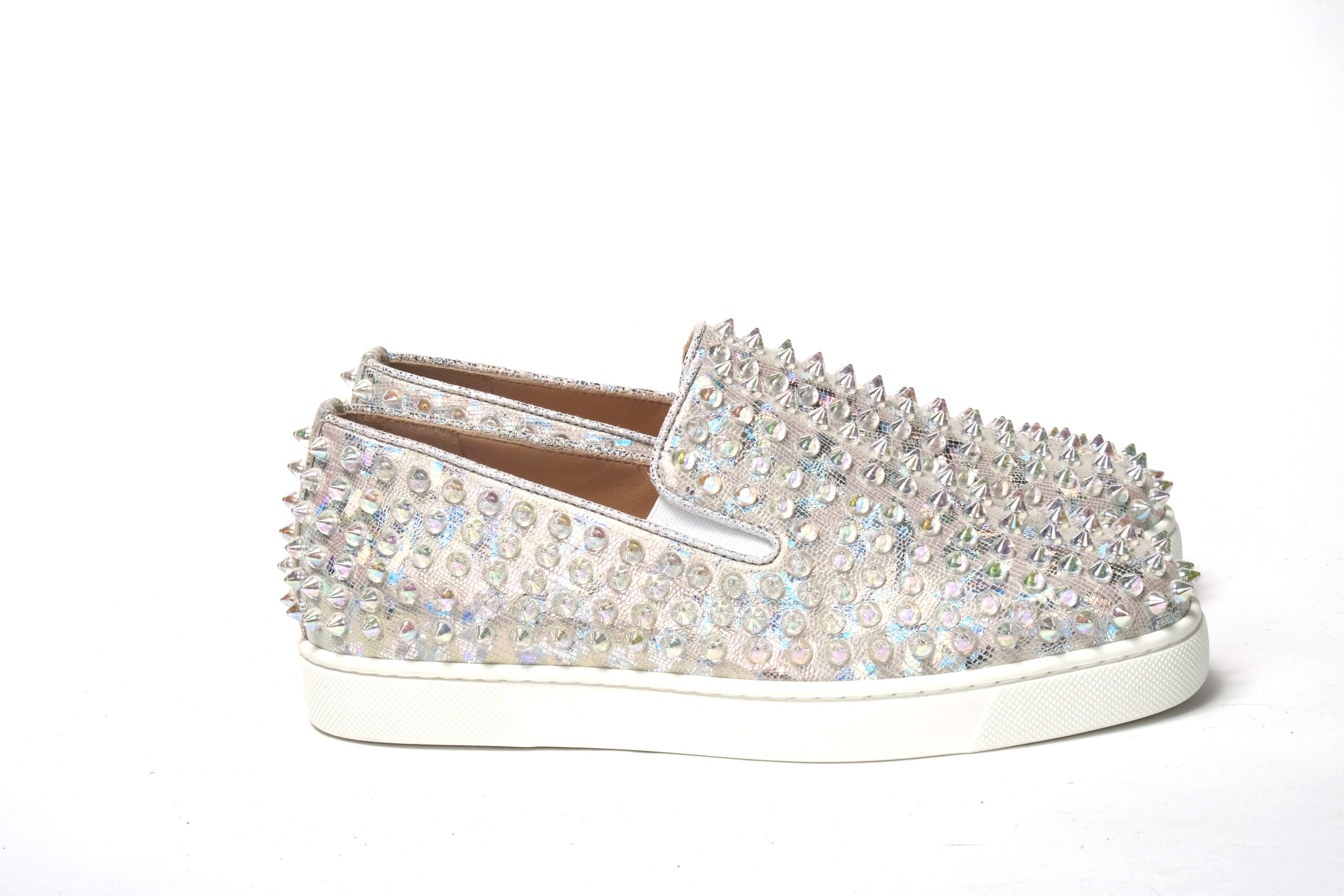 White Ab/Clear Ab Roller Boat Woman Flat SneakerChristian Louboutin Color : White Ab/Clear Ab Product Style : Slip on Sneaker Material: Embellished Leather Sneaker With Spike Clear Crystals Roller Boat Woman Flat Calf Lame Leosyaar/Nappa/Mic Slip on Sneak