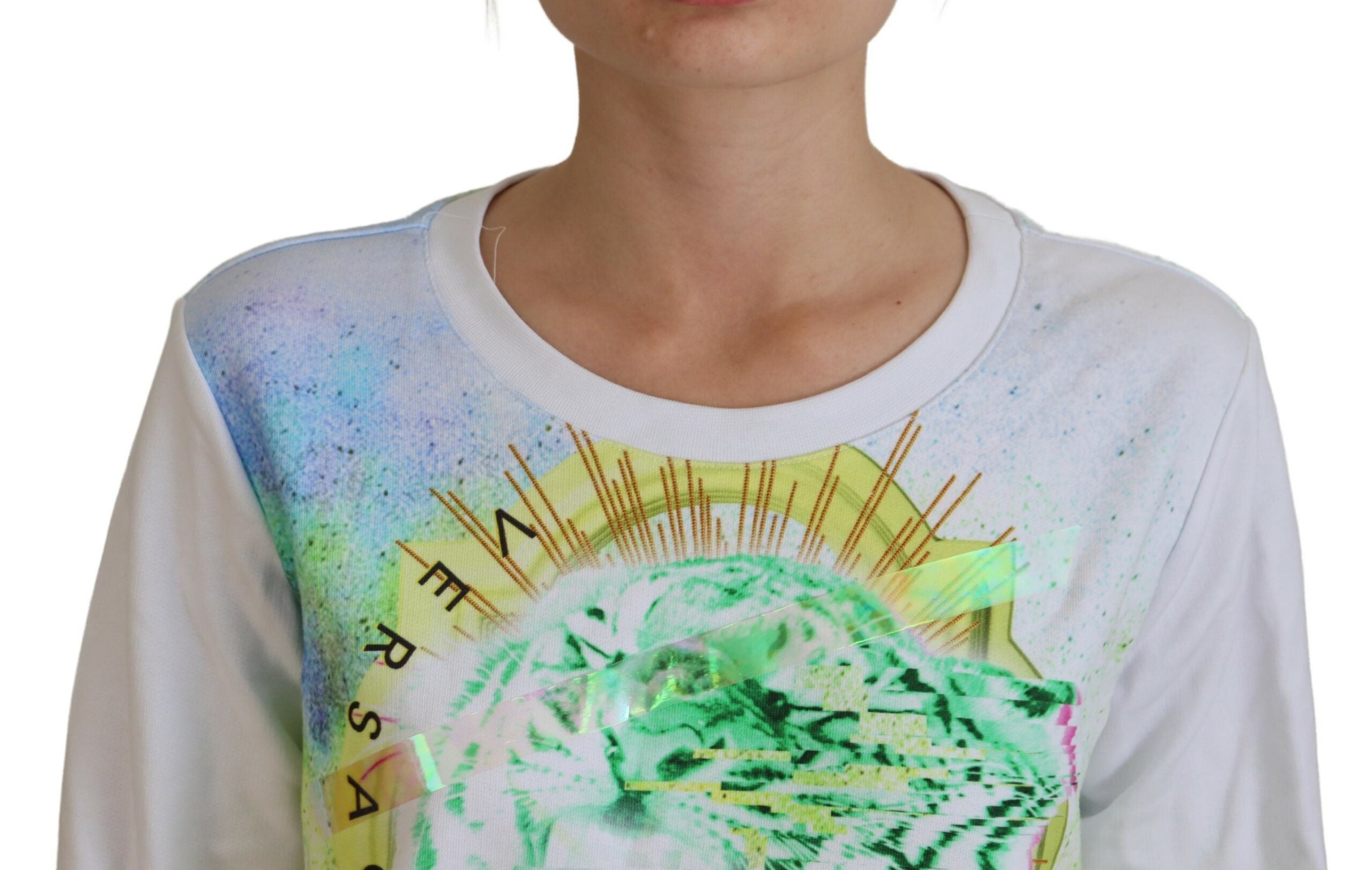 White Graphic Print Long Sleeves SweaterVERSACE JEANS Gorgeous brand new with tags, 100% Authentic VERSACE JEANS long sleeves crew neck sweater. Model: Long sleeve sweater Color: White Graphic Print Logo details Made in Italy Materials: 100% CottonWhite G