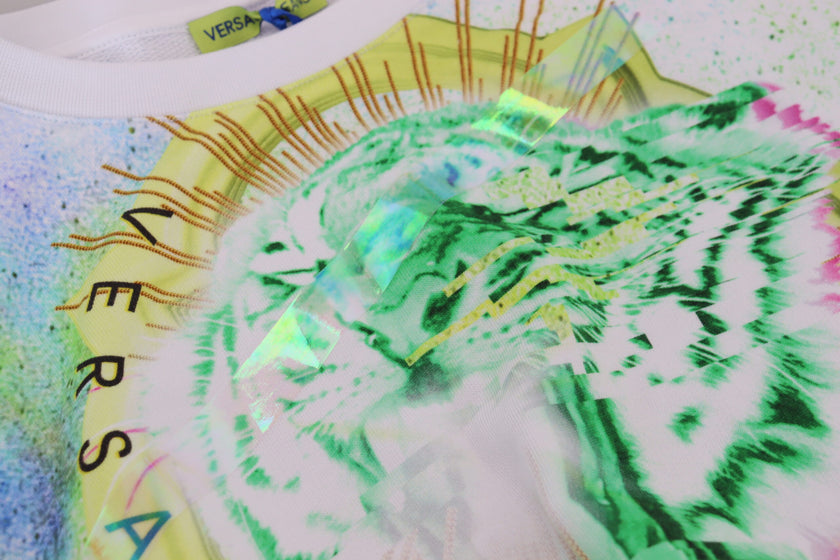 White Graphic Print Long Sleeves SweaterVERSACE JEANS Gorgeous brand new with tags, 100% Authentic VERSACE JEANS long sleeves crew neck sweater. Model: Long sleeve sweater Color: White Graphic Print Logo details Made in Italy Materials: 100% CottonWhite G