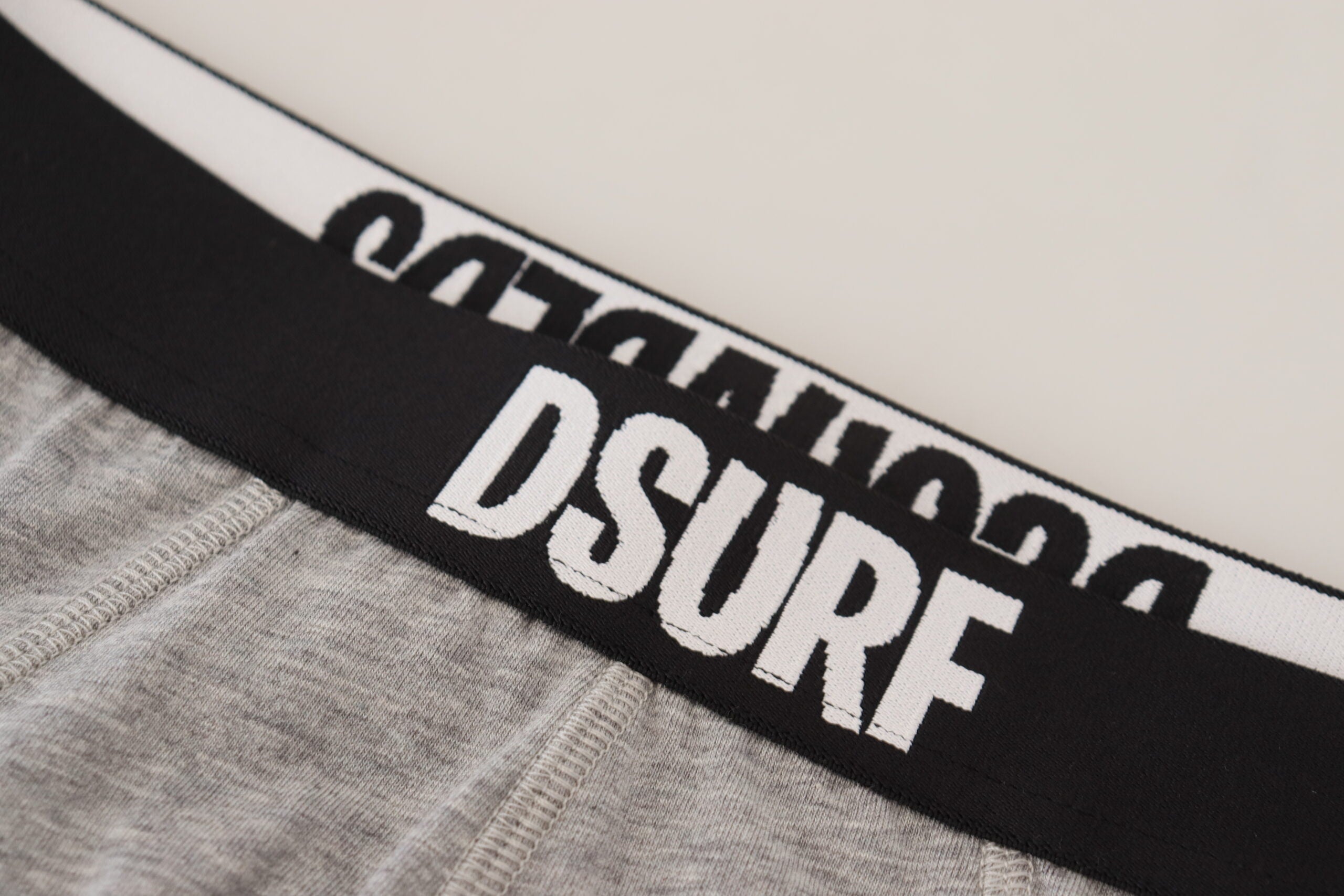 Gray DSURF Logo Cotton Stretch Men Brief UnderwearDSQUARED2 Underwear Absolutely stunning, 100% Authentic, brand new DSQUARED2 brief featuring an elastic waistband. Constructed in a superior quality cotton stretch fabric. Model: Brief Colour: Gray Elastic