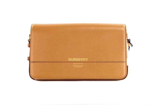 Grace Small Nutmeg Smooth Leather Flap Crossbody Clutch Handbag PurseStyle: Burberry Grace Small Nutmeg Flap Crossbody Clutch Handbag Purse Material: Smooth Leather Features: Adjustable/Detachable Crossbody Strap, Inner Slip Pockets, Magnetic Flap Closure