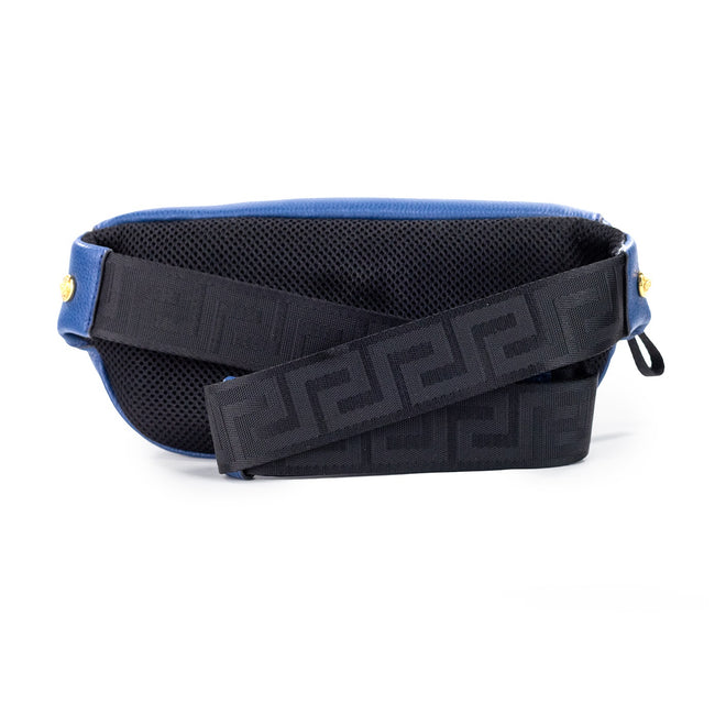 Small Navy Calf Leather Medusa Pendant Fanny Waist Pack Belt BagStyle: Versace Small Navy Medusa Pendant Fanny Waist Pack Belt Bag Material: Grainy Calf Leather Features: 4 Inner Card Slots, Medusa Head Pendant Design, Zip Closure Measures: 25.4 cm L x 12