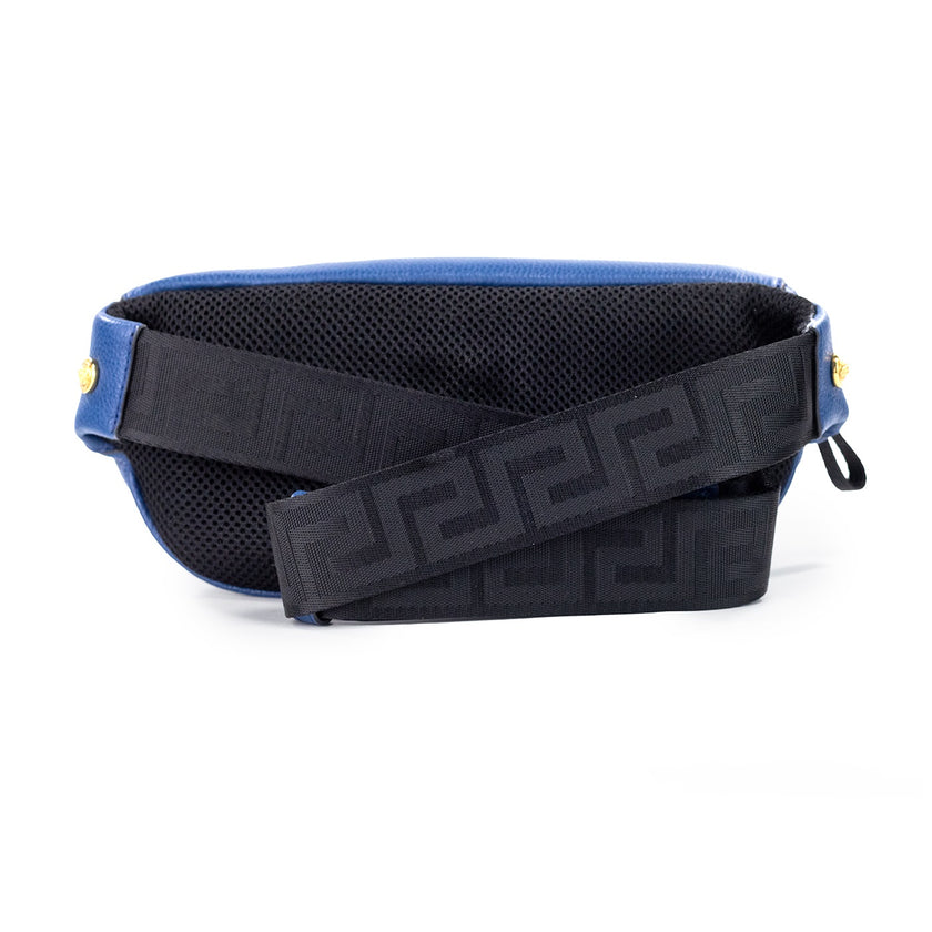 Small Navy Calf Leather Medusa Pendant Fanny Waist Pack Belt BagStyle: Versace Small Navy Medusa Pendant Fanny Waist Pack Belt Bag Material: Grainy Calf Leather Features: 4 Inner Card Slots, Medusa Head Pendant Design, Zip Closure Measures: 25.4 cm L x 12