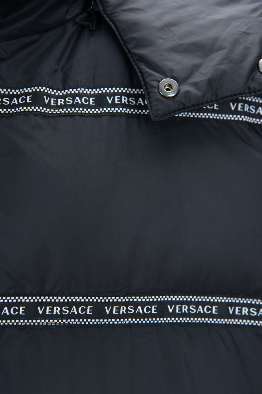 Elegant Black Logo Band Vest with Detachable HoodStep up your style game with this stunning new arrival from Versace. This sleek black vest boasts a striking design with white ‘Versace’ logo bands that add an edge to any outfit. Featuring a versatile hood