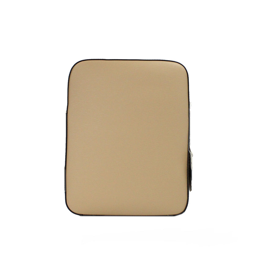 Cooper Medium Camel Crossgrain Leather Flight Crossbody BagStyle: Michael Kors Cooper Medium Camel Flight Crossbody Bag Material: Crossgrain Leather Features: Inner Zip and Slip Pockets, Outer Slip Pocket, Adjustable Crossbody Strap, Zip Closure Measures: