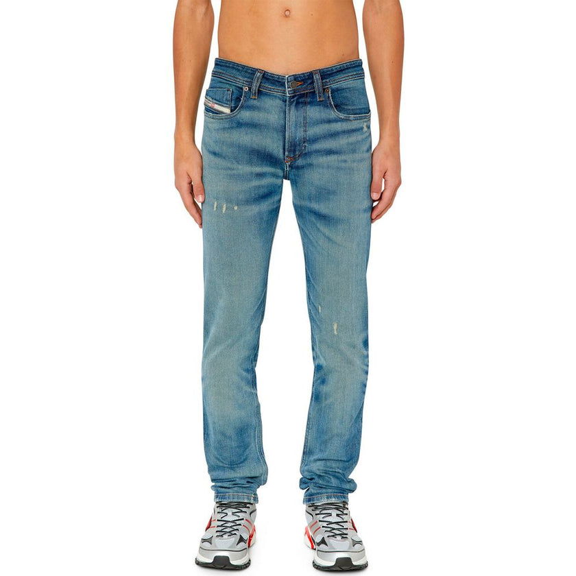 Blue Cotton Men's Skinny JeanCrafted for those who dare to stand out, these Diesel skinny jeans embody the essence of punk-rock spirit, while delivering a refined fit. A low waist meets a snug leg, from thigh to ankle, showcasing visible shaded and distre