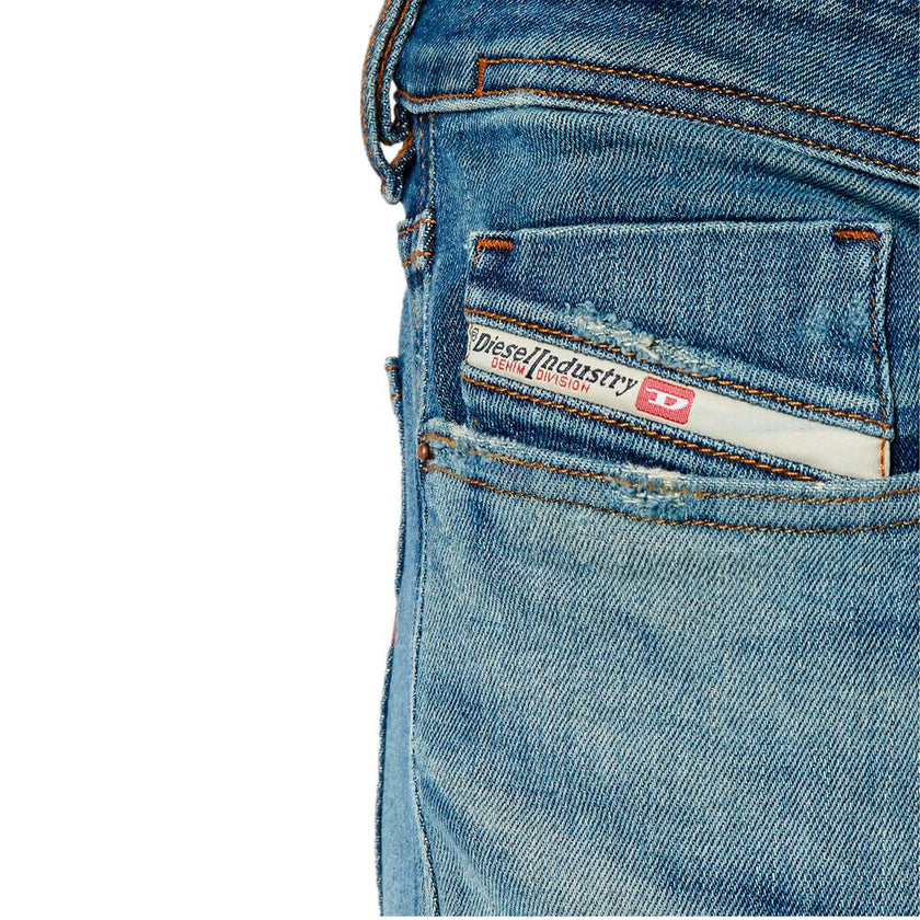 Blue Cotton Men's Skinny JeanCrafted for those who dare to stand out, these Diesel skinny jeans embody the essence of punk-rock spirit, while delivering a refined fit. A low waist meets a snug leg, from thigh to ankle, showcasing visible shaded and distre