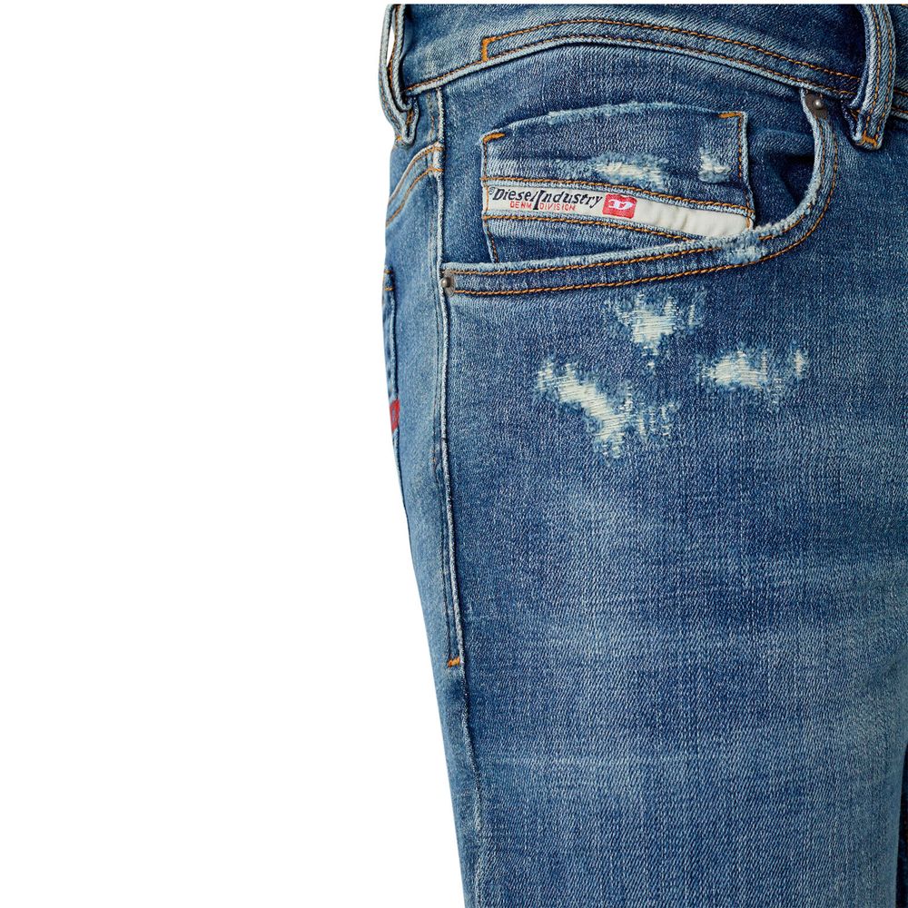 Blue Cotton Men Skinny JeanUnleash your rockstar edge with the Diesel Skinny jeans, artfully crafted with rebellion at their core. Featuring a low waist and a sleek narrow leg from thigh to ankle, these skinnies are made for those who dare to stand out. C