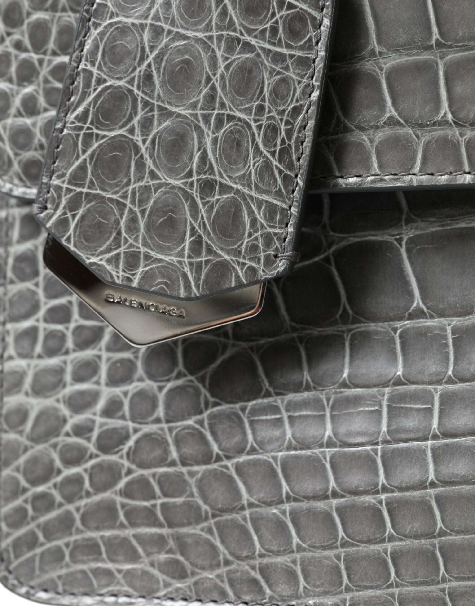 Sac à main Balenciaga gris en cuir exotique moyen