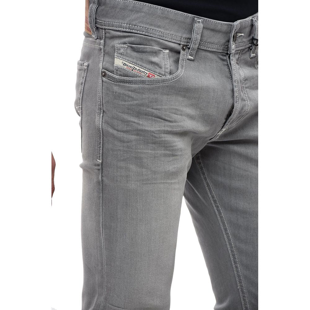 Gray Cotton Men Skinny JeanDiesel redefines contemporary casual with the Sleenker-X skinny jeans. A masterful fusion of fashion and comfort, these jeans feature a figure-hugging cut crafted from slightly elastic denim that offers effortless movement and t