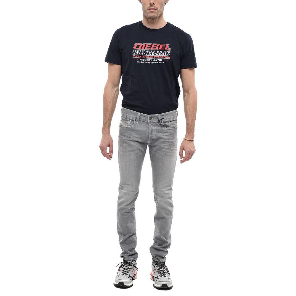 Gray Cotton Men Skinny JeanDiesel redefines contemporary casual with the Sleenker-X skinny jeans. A masterful fusion of fashion and comfort, these jeans feature a figure-hugging cut crafted from slightly elastic denim that offers effortless movement and t