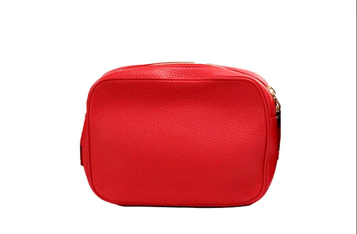 Small Branded Bright Red Grainy Leather Camera Crossbody BagStyle: Burberry Small Branded Red Camera Crossbody Bag Material: Grainy Leather Features: Adjustable Crossbody Strap, Nylon Lined, Inner Slip Pocket, Outer Zip Pocket Measures: 20cm L x 16cm H x