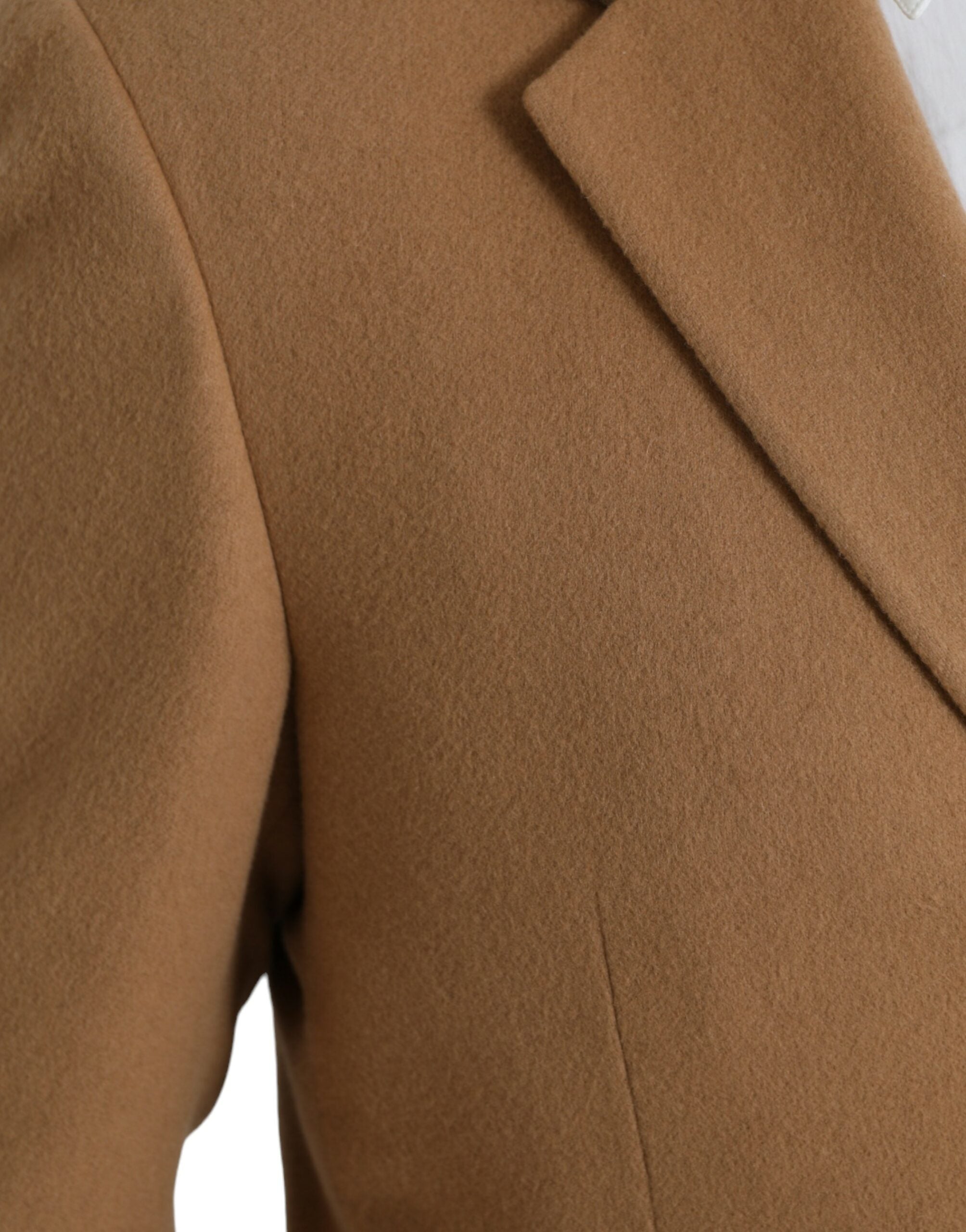 Costume deux pièces en cachemire marron à simple boutonnage