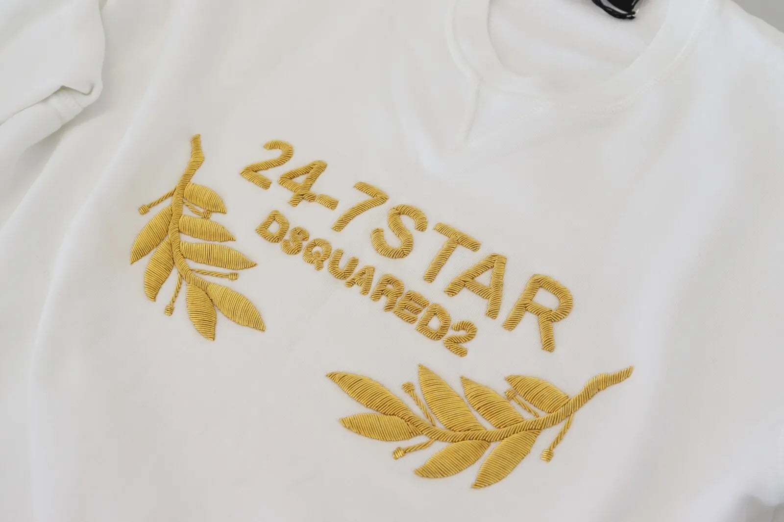 Sweat-shirt blanc brodé à col rond