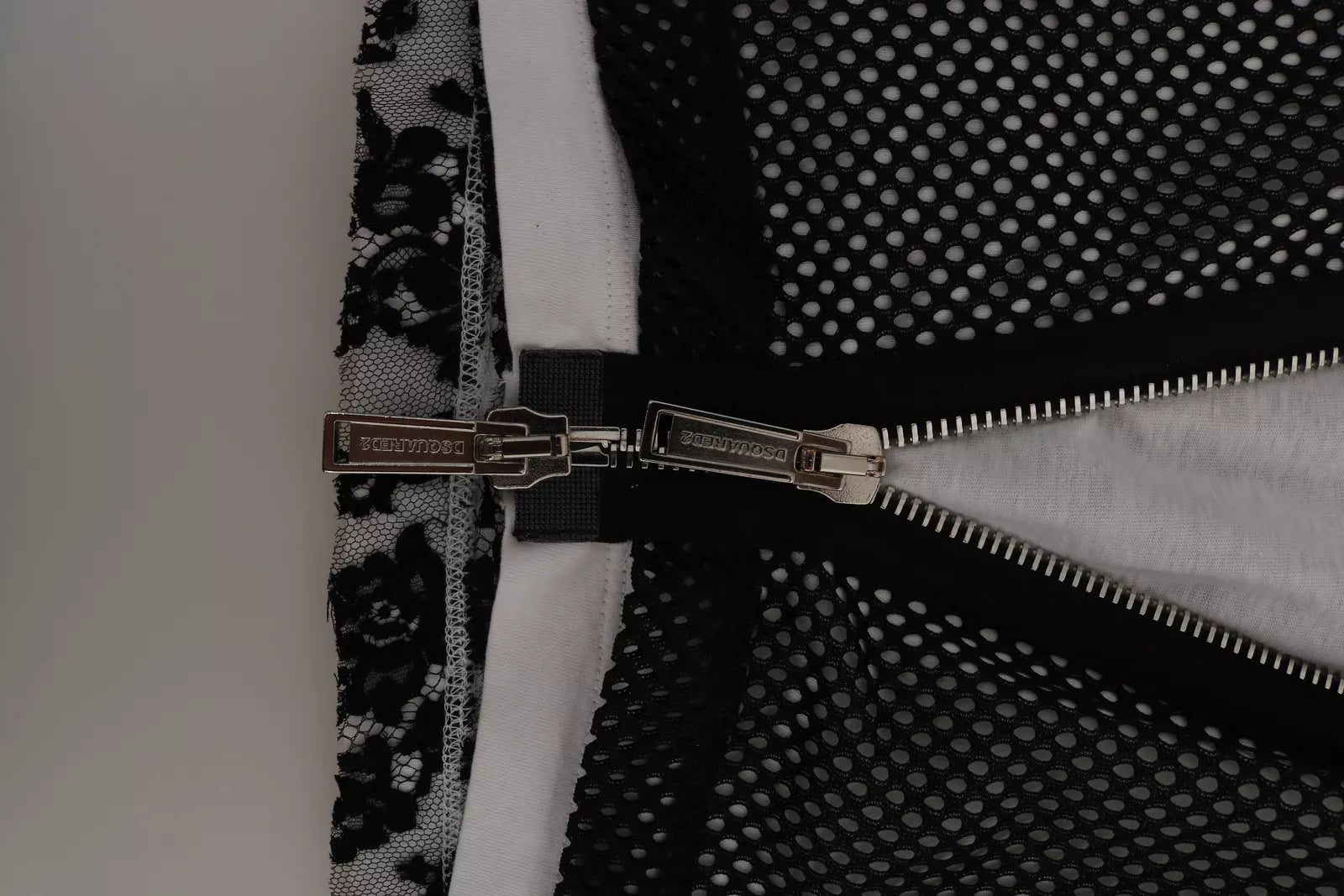 Schwarze und weiße ärmellose Baumwollbluse mit Rundhalsausschnitt