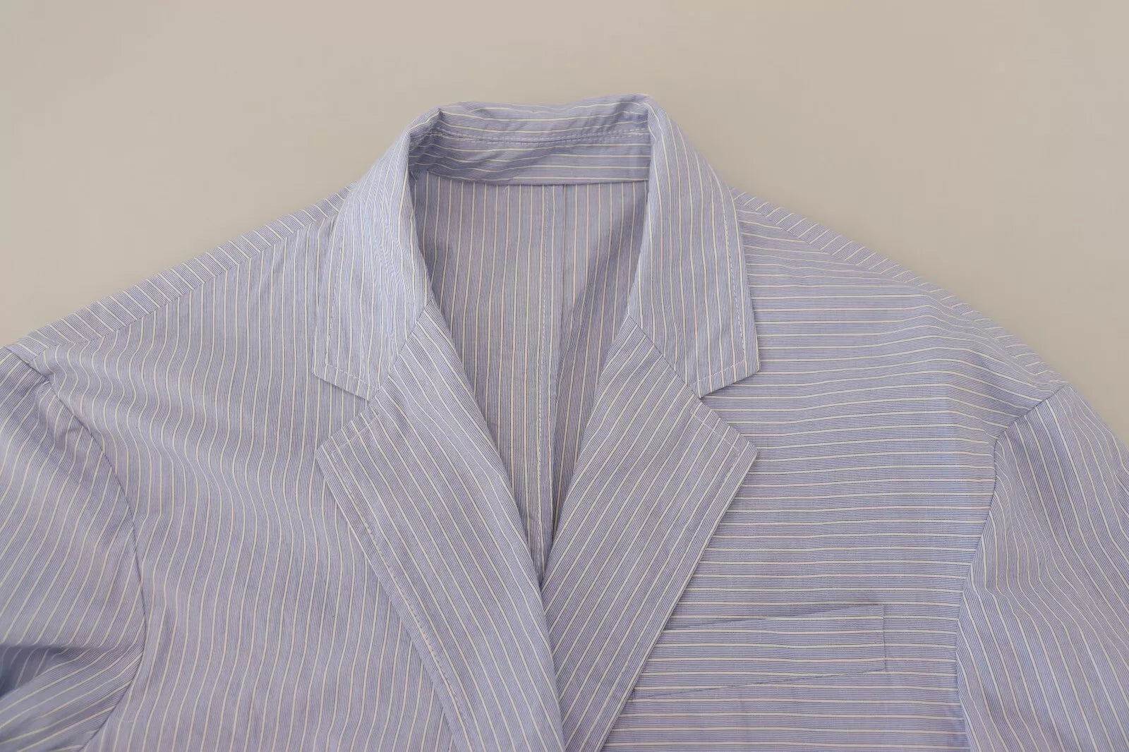 Blazer habillé à rayures bleues et à simple boutonnage