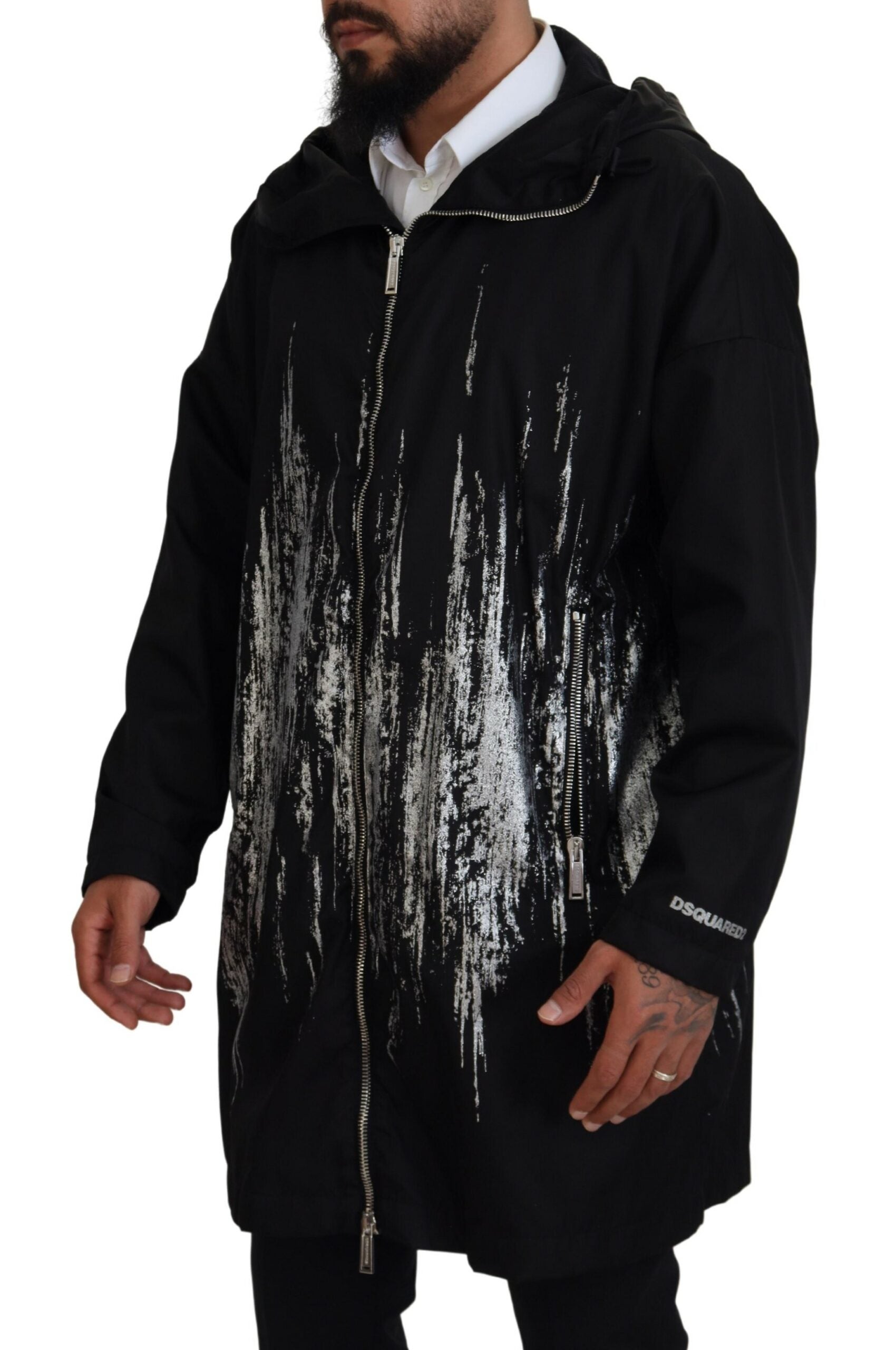 Schwarz-weißer synthetischer, langer Mantel mit Kapuze und Print