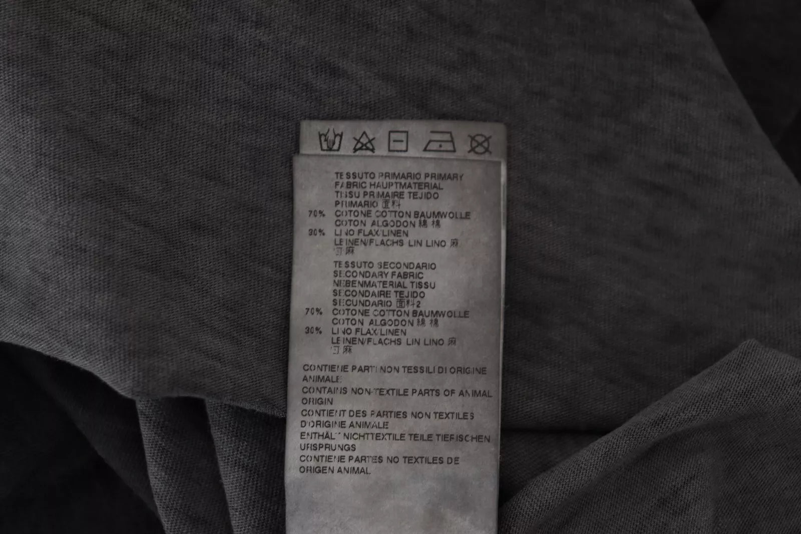 Black Cotton Linen Long Sleeves Pullover SweaterDSQUARED2 Gorgeous brand new, 100% Authentic DSQUARED2 men’s pullover sweater. Model: Pullover sweater Colour: Black Logo details Made in Italy Material: 70% Cotton 30% Linen This item has the DSquared2 pape