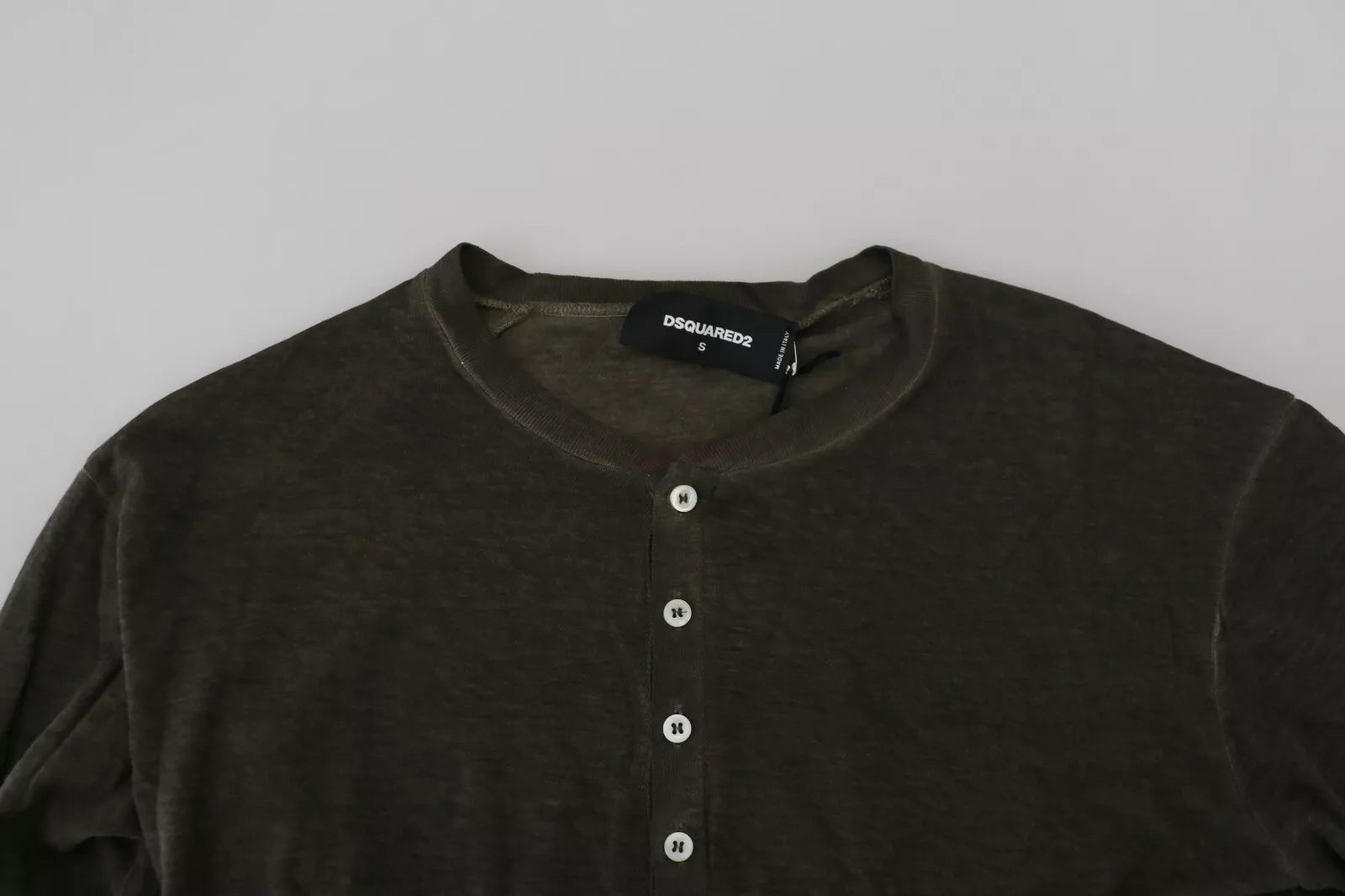 Gray Cotton Linen Long Sleeves Pullover SweaterDSQUARED2 Gorgeous brand new with tags, 100% Authentic DSQUARED2 men’s pullover sweater. Model: Pullover sweater Colour: Grey Logo details Made in Italy Material: 70% Cotton 30% LinenGray Cotton Linen Long Sl