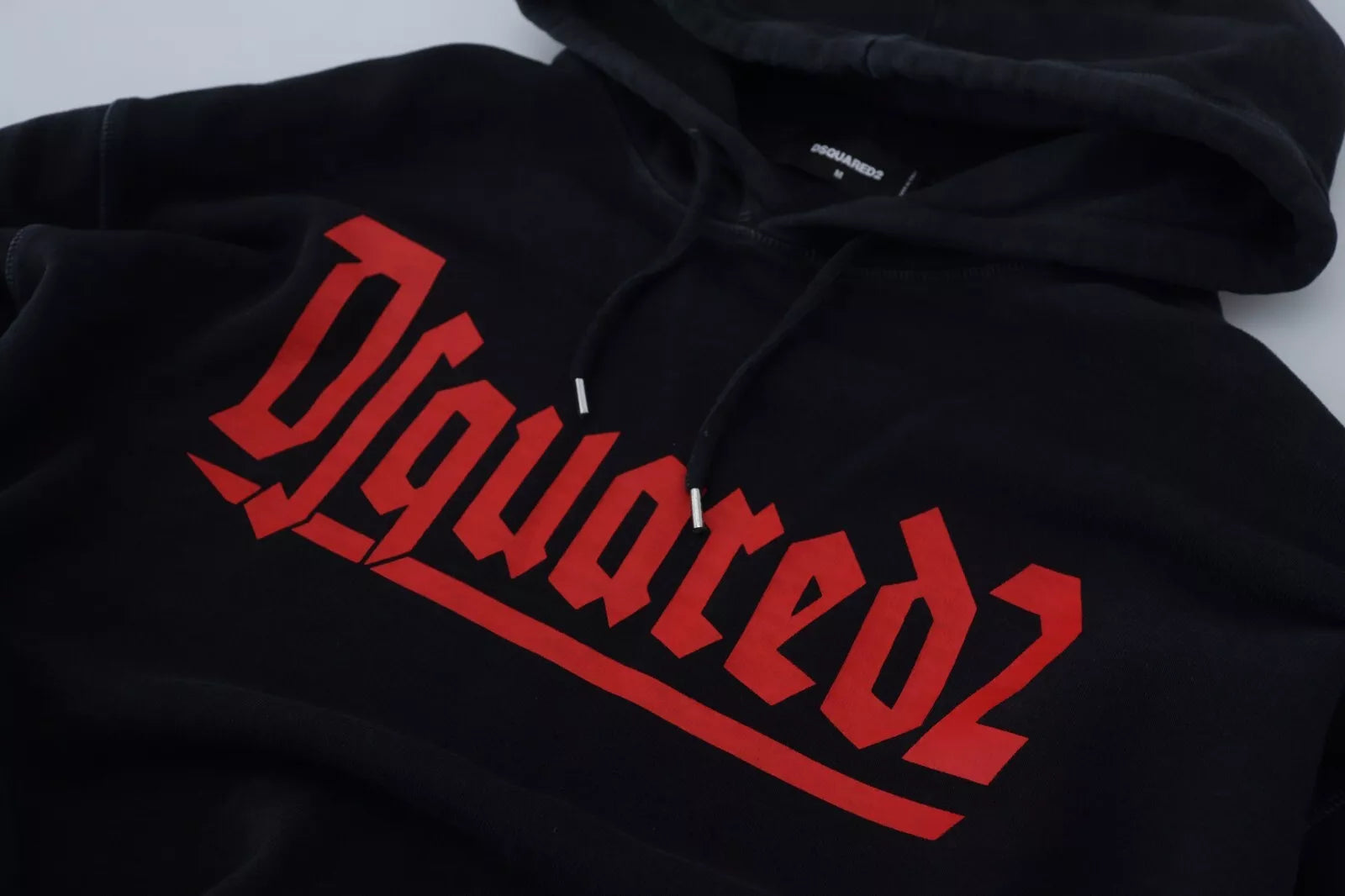 Pull-over à capuche imprimé en coton noir pour homme