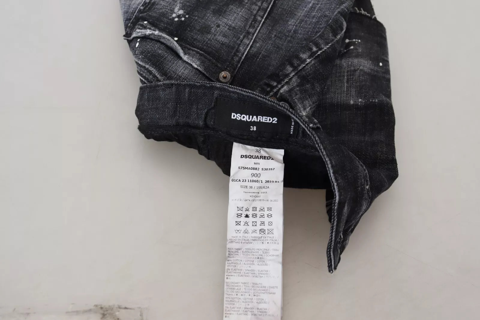 Mini-jupe en jean noir à carreaux taille haute et coupe trapèze