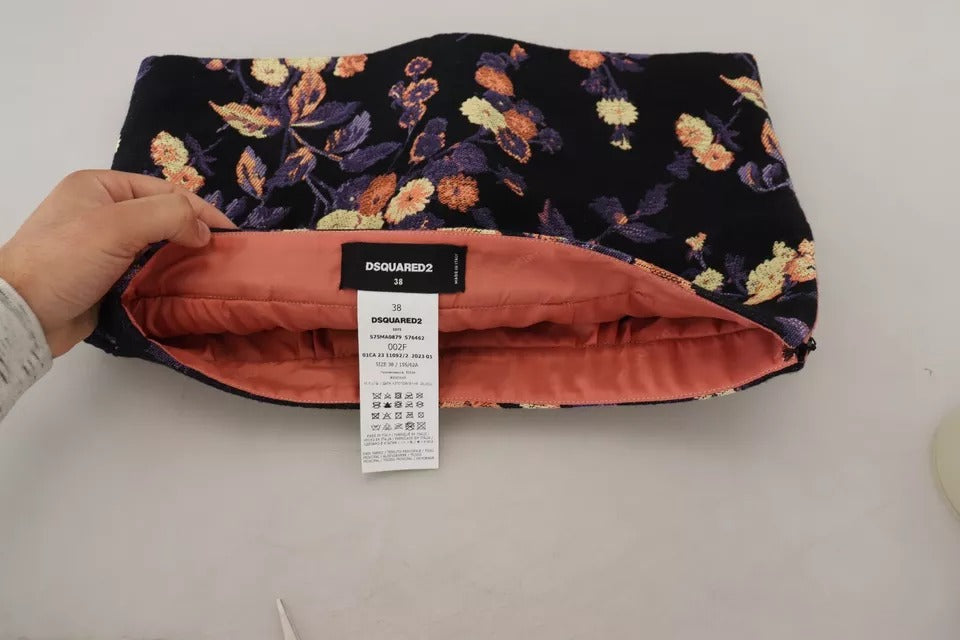 Jupe courte trapèze taille mi-haute à broderie florale noire