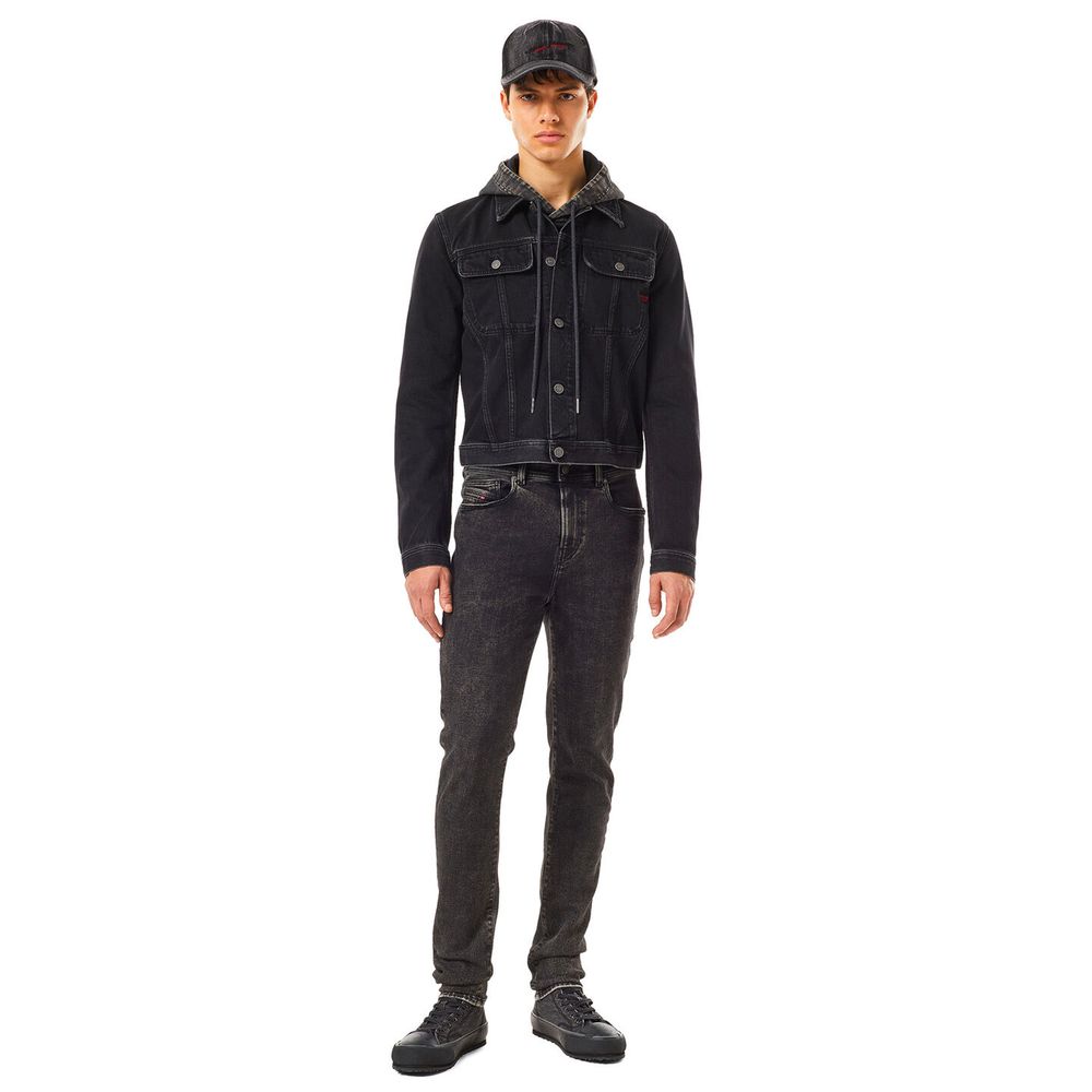 Black Cotton Men JeanElevate your wardrobe with the Diesel denim skinny jeans, epitomizing the fusion of edgy rock flair and 80s chic. These high-waisted, skintight marvels crafted from premium cotton and elastane promise a perfect blend of comfort with a