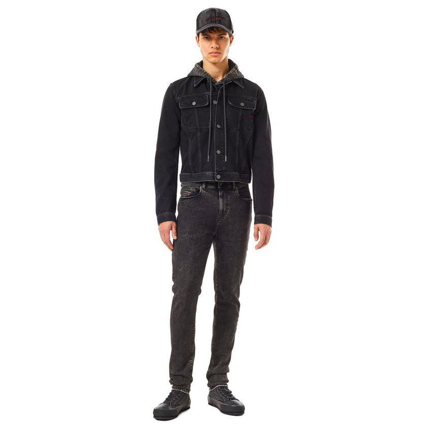 Black Cotton Men JeanElevate your wardrobe with the Diesel denim skinny jeans, epitomizing the fusion of edgy rock flair and 80s chic. These high-waisted, skintight marvels crafted from premium cotton and elastane promise a perfect blend of comfort with a