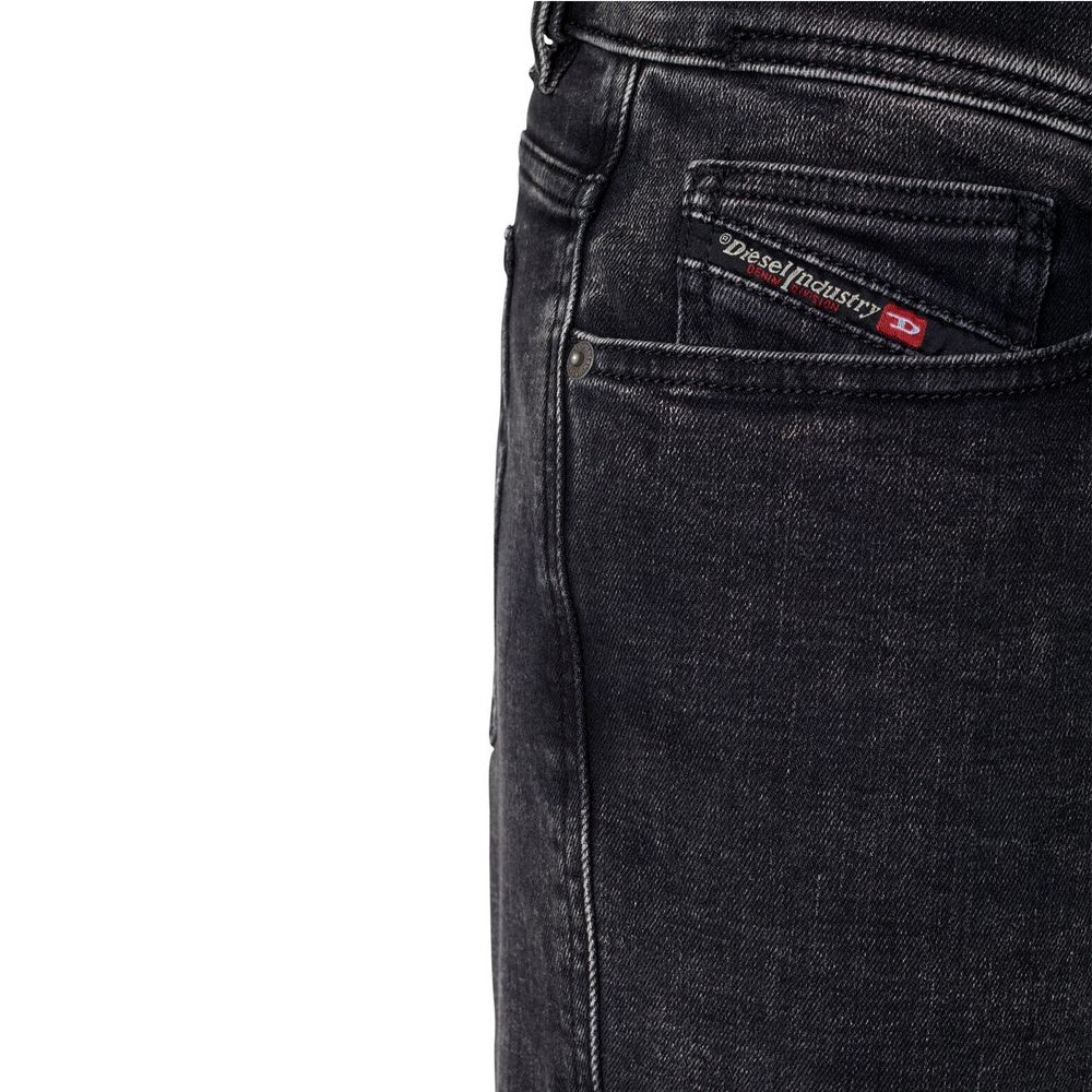 Black Cotton Men JeanElevate your wardrobe with the Diesel denim skinny jeans, epitomizing the fusion of edgy rock flair and 80s chic. These high-waisted, skintight marvels crafted from premium cotton and elastane promise a perfect blend of comfort with a