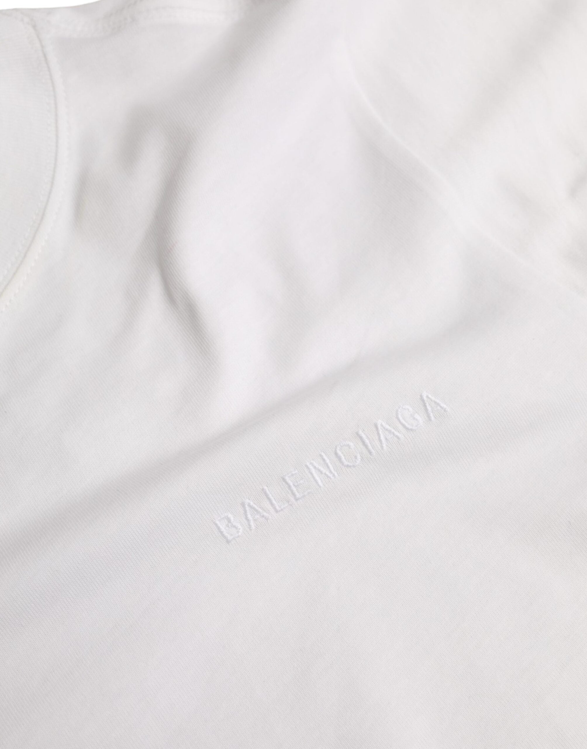 White Cotton Crew Neck Short Sleeves T-shirtBALENCIAGA Absolutely stunning, 100% Authentic, brand new with tags BALENCIAGA cotton crew neck t-shirt. Model: Short sleeves crew neck t-shirt Colour: White Material: 100% Cotton Logo details Made in PortugalWh
