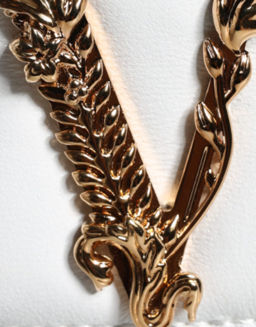 White Quilted Nappa Leather Crossbody Shoulder BagVERSACE Absolutely stunning, 100% Authentic, VERSACE bags. Brand logo, solid color, crossbody strap, zipper fastening. Model: Crossbody bag Material: 100% Nappa Leather Colour: White Black inner lining Zip