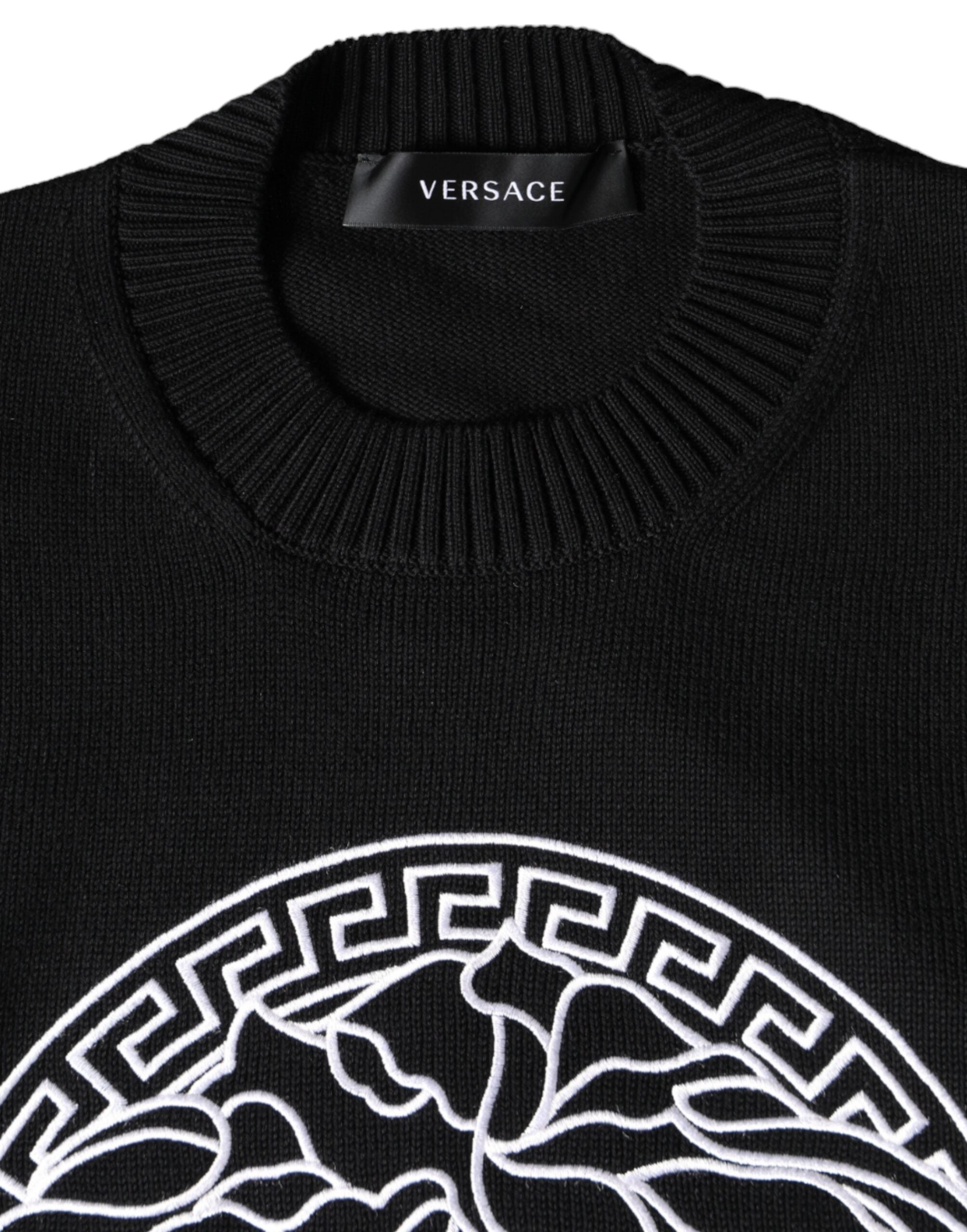 Black Medusa Embroidery Crew Neck Pullover SweaterVERSACE Absolutely stunning, 100% Authentic, brand new with tags VERSACE embroidered pullover sweater crafted from cotton features a long sleeves and crew neck. Model: Pullover sweater Colour: Black Materi