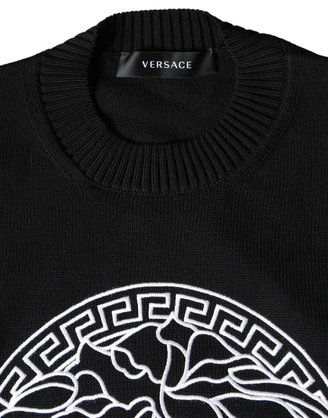 Black Medusa Embroidery Crew Neck Pullover SweaterVERSACE Absolutely stunning, 100% Authentic, brand new with tags VERSACE embroidered pullover sweater crafted from cotton features a long sleeves and crew neck. Model: Pullover sweater Colour: Black Materi